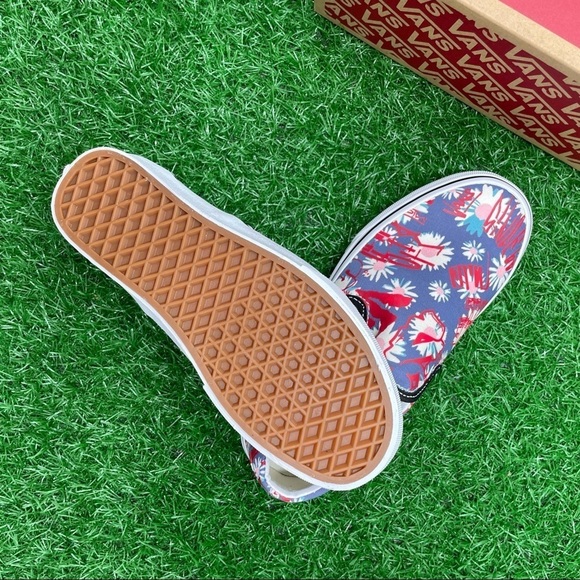 Vans Classic Slip On Vans Crew Floral - Picture 6 of 7